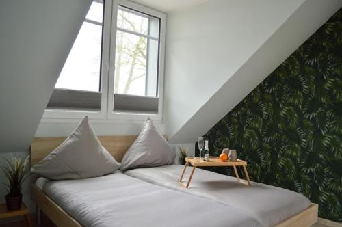 Postel nebo postele na pokoji v ubytování Traumkrone Ferienwohnungen - Himmelblau
