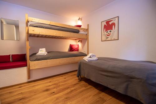 Двухъярусная кровать или двухъярусные кровати в номере Bella Riva by Arosa Holiday