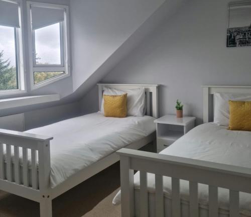 Een bed of bedden in een kamer bij 10c Stirling Road