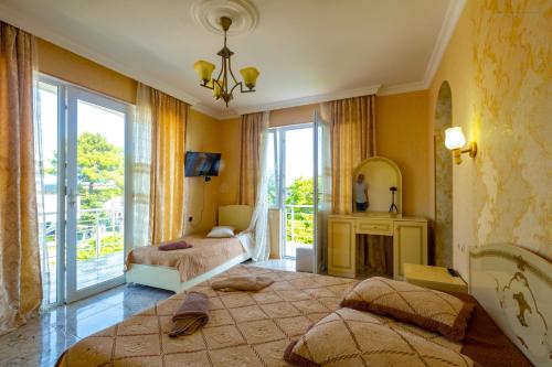 Cama ou camas em um quarto em Seaside Kobuleti Hotel