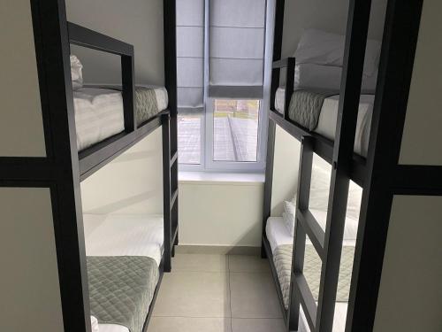 Rúm í herbergi á Kyivpasservis HOSTEL