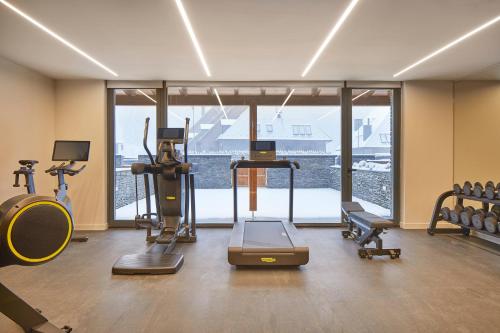 Pusat kecergasan dan/atau kemudahan kecergasan di Hotel MIM Baqueira Luxury & SPA