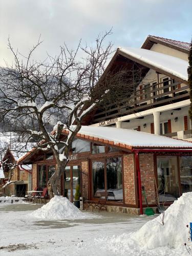 Casa Cenţiu trong mùa đông