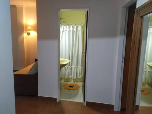 a bedroom with a bathroom with a sink and a mirror at Amplio y Luminoso en zona Guemes in Mar del Plata