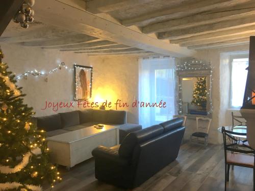 Gîte LE LOGIS De La CHARNIE Confort pour 14 personnes à Chemiré-En-Charnie