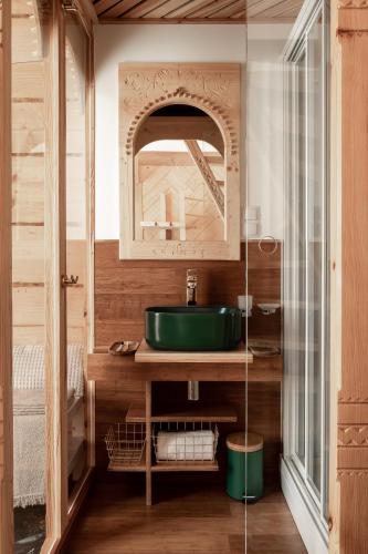 a bathroom with a green sink and a mirror at Villa Milimani - stuletnia, folk & butique, adults only in Zakopane
