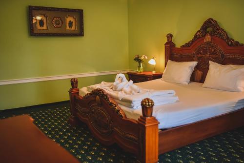 a bedroom with a bed with a person laying on it at Zámek Kamenný Dvůr in Kynšperk nad Ohří