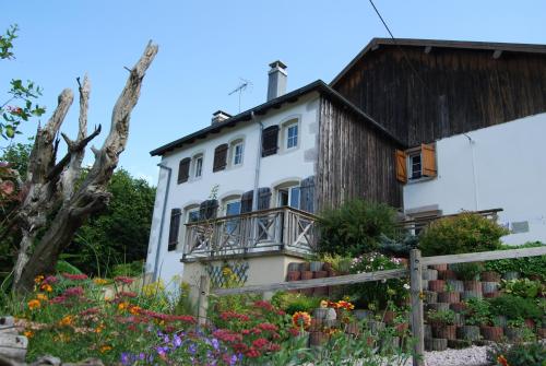a white house with flowers in front of it at Chambre d'hôtes Kieffer Le Grand Bienfaisy in Remiremont