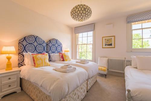 Posteľ alebo postele v izbe v ubytovaní Aldeburgh Family House
