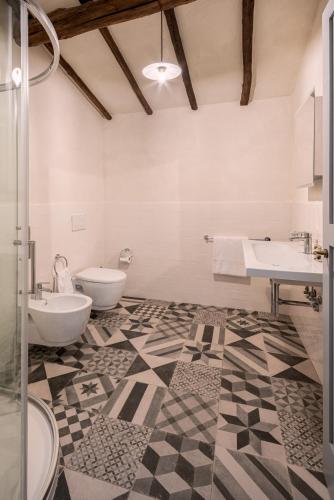 a bathroom with two toilets and a sink at Castello di Bossi in Castelnuovo Berardenga