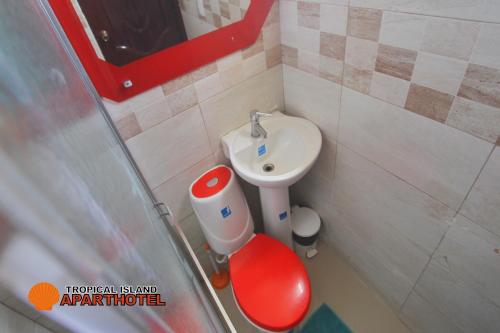 Koupelna v ubytování 2-Bed Apartment Near Airport in Santo Domingo Este