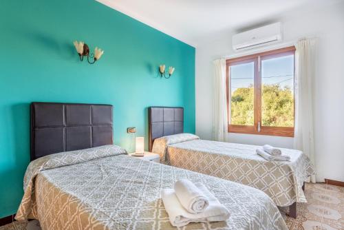 Ένα ή περισσότερα κρεβάτια σε δωμάτιο στο Villa Ca'n Pizà
