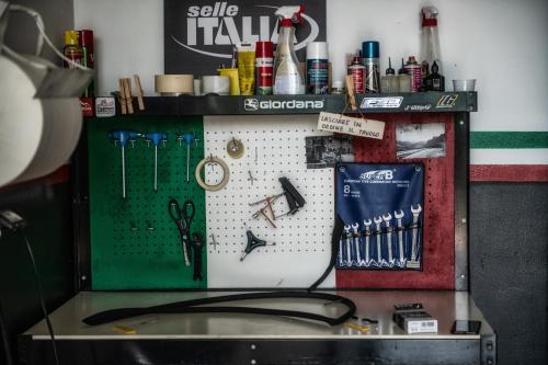 a wall with a shelf with tools on it at Lo Scoiattolo Piedmont Bike Hotel in Pralormo