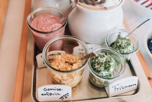 Jídlo v hotelu nebo okolí