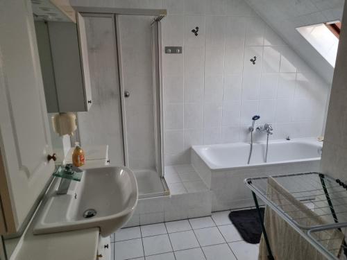 Bathroom sa Ferienwohnung am Rande von Dresden