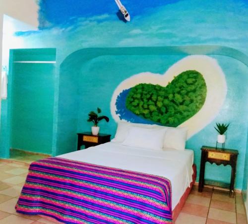 Cama o camas de una habitación en HOTEL ESMERALDA