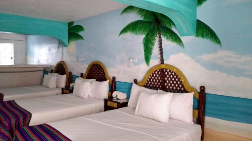 Ένα ή περισσότερα κρεβάτια σε δωμάτιο στο HOTEL ESMERALDA