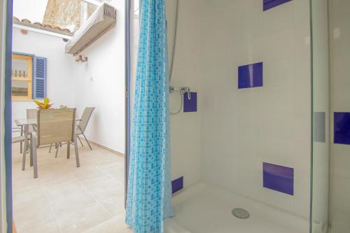 Ένα μπάνιο στο Casa Nord 50 by Mallorca House Rent