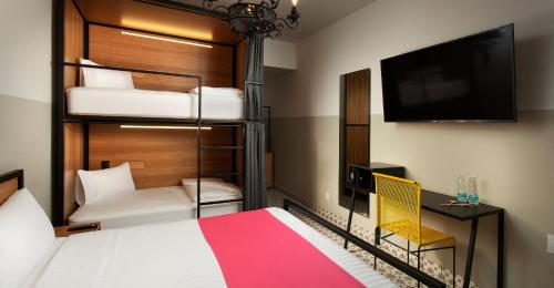 Una cama o camas en una habitación de Hostal CASA MX centro
