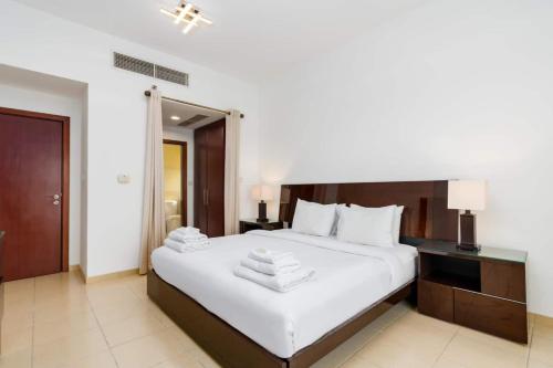 Postel nebo postele na pokoji v ubytování Amazing 2 Bedroom in Dubai