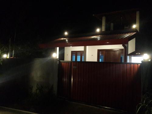 Το κτήριο όπου στεγάζεται  το δωμάτιο σε οικογενειακή κατοικία