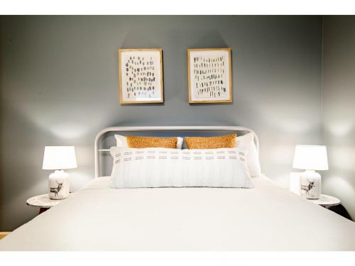 Ένα ή περισσότερα κρεβάτια σε δωμάτιο στο Crestview Retreat - Mountain View, Fire Pit, Grill