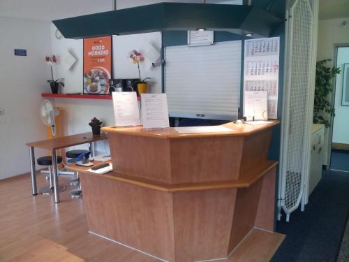a reception desk in a office with a deskictericter at Motel 24h Hannover in Hannover