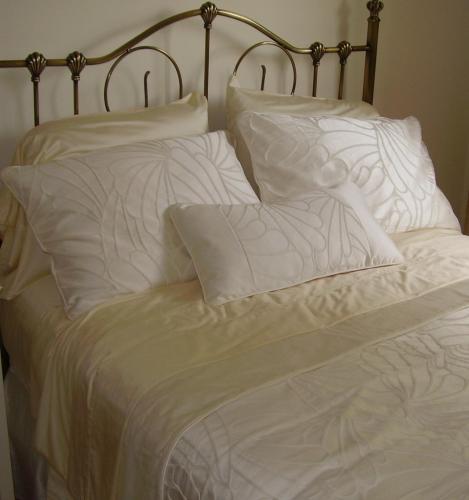 an unmade bed with white sheets and pillows at Teresinajamaica in Saint Annʼs Bay