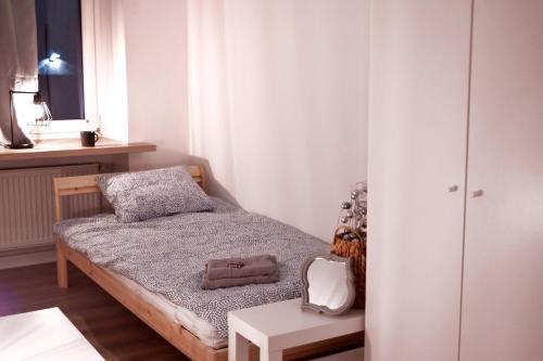 En eller flere senger på et rom på Calm and quiet apartments in Szczecin