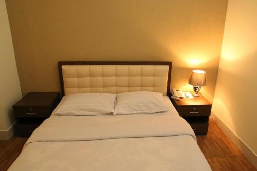 Richmond Hotel Sylhetにあるベッド