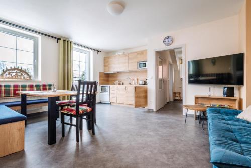 Aura VI by Mountain ways