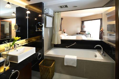 A bathroom at Xiyuan Hotel