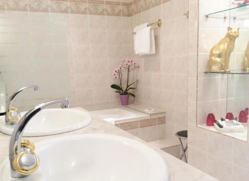 Un baño de Manoir De Kertalg