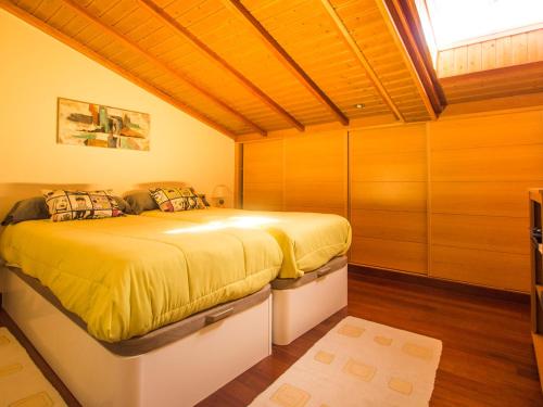 A bed or beds in a room at Patos Beach II - Cies