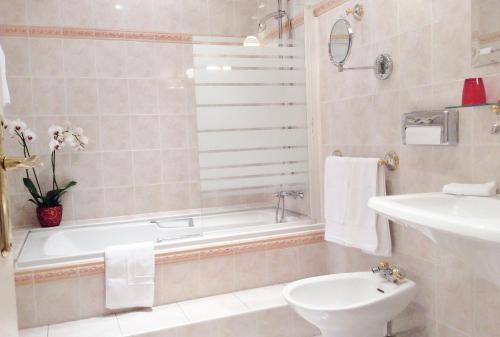 Un baño de Manoir De Kertalg