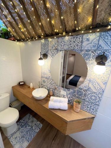 a bathroom with a sink and a mirror at Hotel Casa de Verano - Solo adultos - in Santa Fe de Antioquia