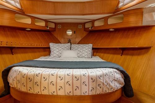 a bedroom in a boat with a bed in it at 2BR Spacious & Comfy 43' Yacht - Heat & AC - On the Freedom Trail - Best Nights Sleep in Boston
