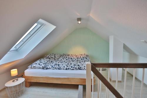 a bedroom with a bed in the attic at Villa Meeresstrand Villa Meeresstrand Appartement 10 in Haffkrug