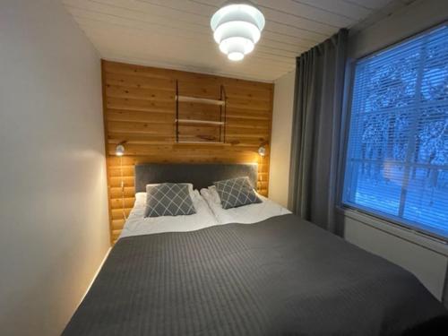 a bedroom with a large bed and a window at Levin Keskusta, Kätkäläinen B3 ja D1 in Levi
