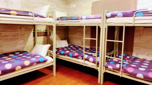Lliteres en una habitació de Sinyuange B&B