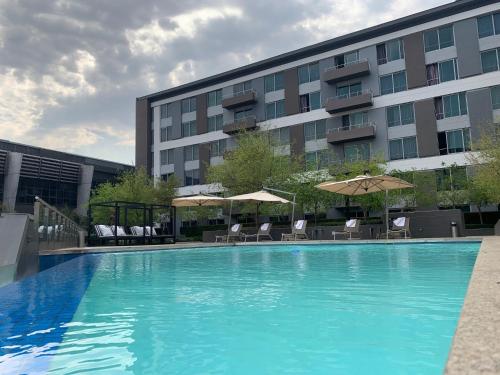 Kolam renang di atau dekat dengan The Capital Menlyn Maine
