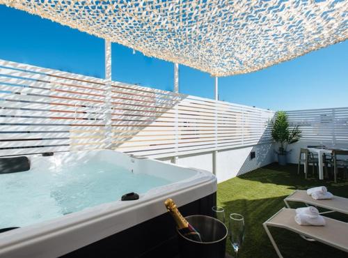 LOLA DE TRIANA Apartments - Apartamento con Jacuzzi y Terraza ...