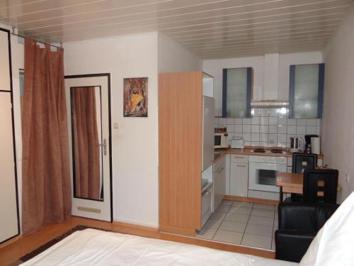 a room with a kitchen and a living room at Apartment-EG-06 in Darmstadt