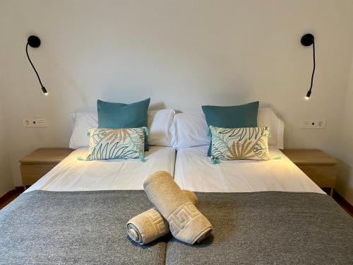 a bedroom with two twin beds with pillows at PROBER_LES BONS in Encamp