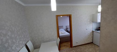 a room with a mirror and a room with a bed at Apartaments Vityzevo in Vityazevo