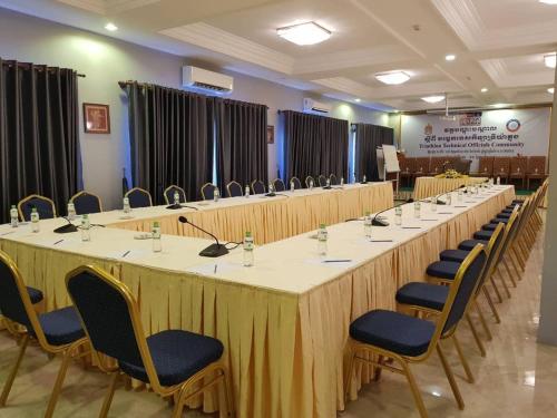 a large meeting room with a long table and chairs at KEP BAY HOTEL & RESORT in Kep