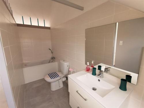 Koupelna v ubytování L'Ecoliere