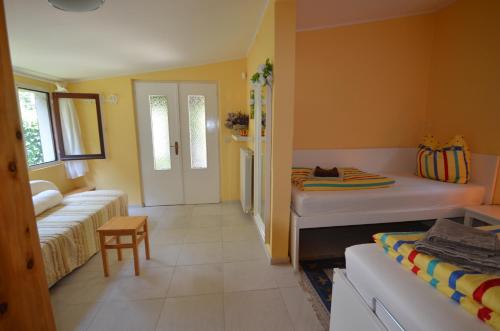 a small room with two beds and a couch at Casa Favorita in Colico