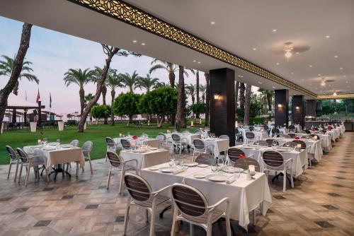 Un restaurant sau alt loc unde se poate mânca la Papillon Ayscha Resort & Spa