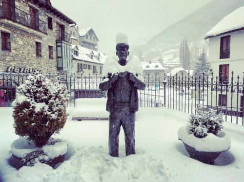 Hotel Valle De Izas durante el invierno